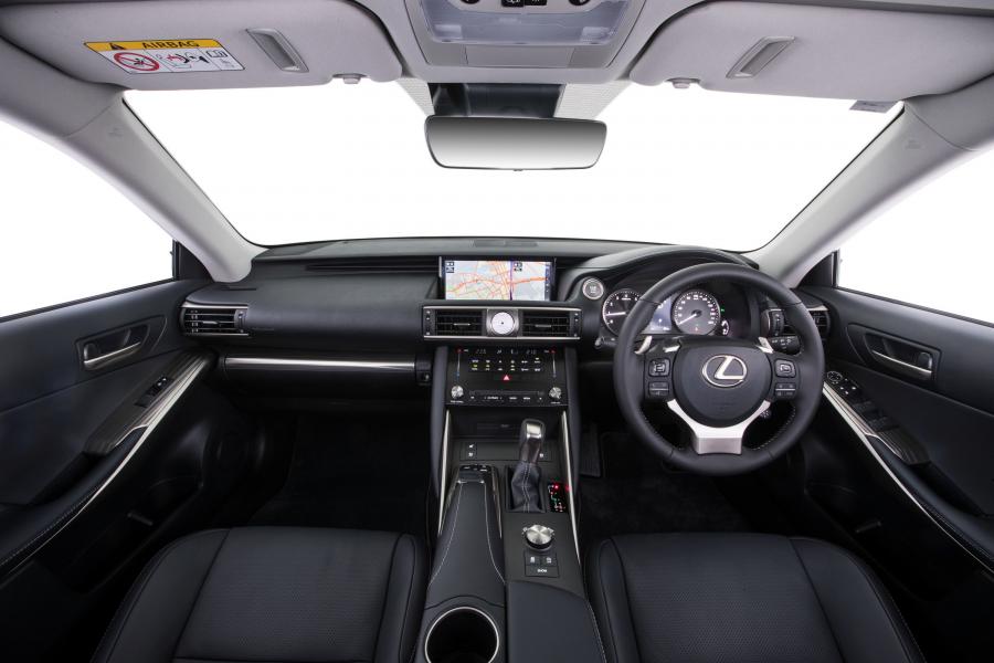 Торпедо Lexus IS200t 2016 года  (AU) (фото 2 из 11)